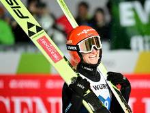 Katharina Althaus liegt auf Podestkurs