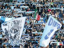 Lazio-Fans in der Curva Nord mit antisemitischen Slogans