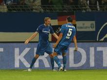 Hanno Behrens (l.) traf zum 3:0 für Darmstadt