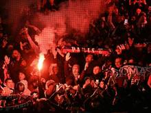 Paris-Fans brannten in Manchester Pyrotechnik ab