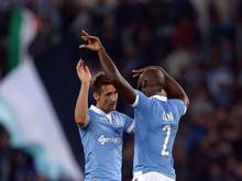 Miroslav Klose (l.) schießt Lazio zum Sieg über Cagliari