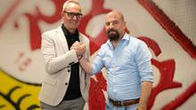 Sascha Glass (r.) unterschreibt bis 2028 in Stuttgart