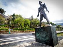 Ronaldo-Statue wurde mit "Messi"-Schriftzug beschmiert
