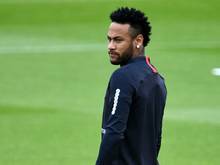 In neuer Rolle: Neymar mal hinter statt auf der Leinwand