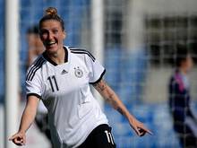 Anja Mittag trifft zum 2:0 für Deutschland