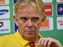 Volker Finke siegt mit Kamerun gegen Indonesien