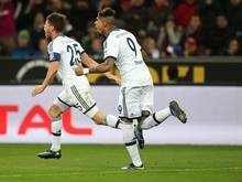 Klaas-Jan Huntelaar trifft zum 2:1 für Schalke