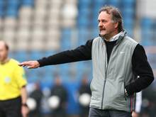 Peter Neururer soll seinen Vertrag beim VfL erfüllen