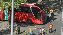 Der Bus des FC Bayern wurde bei der Abreise beschädigt