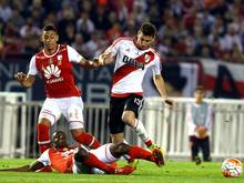 Leverkusen zeigt angeblich Interesse an Lucas Alario (r.)