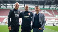 Jacob Friis (Mitte) wird Co-Trainer von Jess Thorup (links) beim FC Augsburg