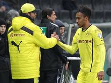 Klopp (l.) rechnet mit dem Einsatz von Aubameyang im Derby
