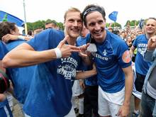 Sandro Sirigu (r.) verlängert bis 2017 bei den Lilien