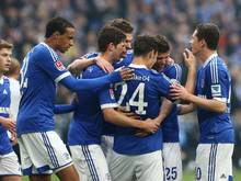 Schalke bejubelt ein 3:1 gegen Braunschweig