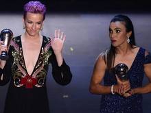 Rapinoe (l.) weiß außerhalb des Platzes zu polarisieren
