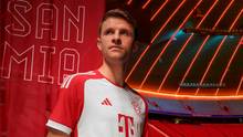 Bayern-Star Thomas Müller das neue Trikot für die Saison 2023/24