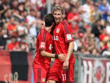Kießling (r.) brachte Bayer gegen Wuppertal in Führung