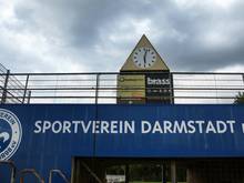 Die alte Stadionuhr am Böllenfalltor in Darmstadt