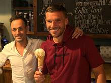 Bei der Eröffnung seiner Eisdiele: Lukas Podolski