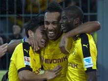 Pierre-Emerick Aubameyang (M.) kann im Pokal spielen