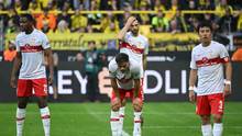 Der VfB Stuttgart hält vor dem Spiel gegen den HSV eine Schweigeminute ab