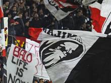 Milan-Fans fallen in Amsterdam negativ auf
