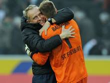 Freiburgs Trainer Streich (l.) und Torwart Baumann