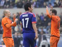 Robben (l.) und van der Vaart (r.) treffen gegen Japan