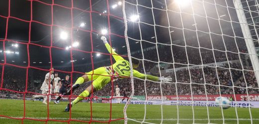 Mainz gewinnt wildes Spiel in Augsburg