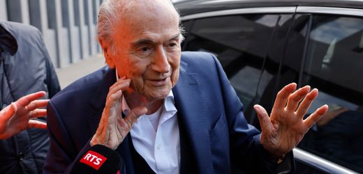 Prozess in der Schweiz: Joseph Blatter und Michel Platini erneut von Korruptionsvorwürfen freigesprochen