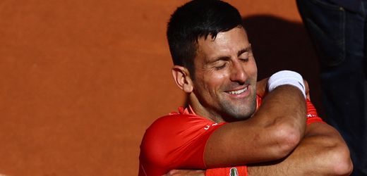 French Open 2023: Novak Djokovic und Carlos Alcaraz ziehen ins Viertelfinale ein