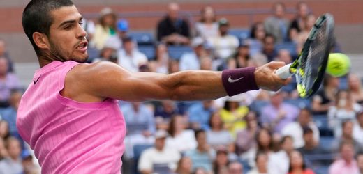 US Open 2025: Carlos Alcaraz lässt Novak Djokovic alt aussehen und zieht ins Finale ein