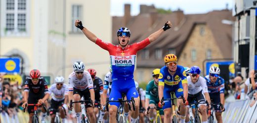 Deutschlandtour der Radprofis: Sprintsieger Danny van Poppel wird zurückgestuft – auch Tadej Pogačar übt Kritik