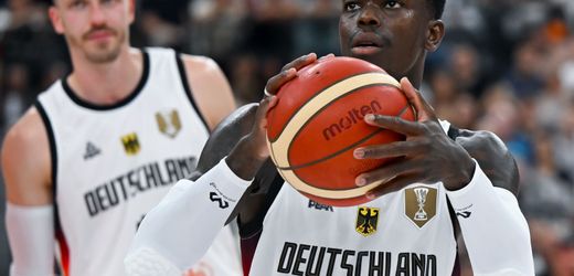 Basketball: Deutschland zittert sich dank starkem Dennis Schröder ins Finale