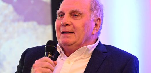Fußball: Bayern Münchens Ehrenpräsident Uli Hoeneß kritisiert Transfersummen
