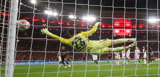 Bundesliga: Bayer Leverkusen feiert ersten Saisonsieg gegen Eintracht Frankfurt - trotz zweier Platzverweise