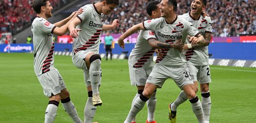 Fußball-Bundesliga: Bayer Leverkusen besiegt Eintracht Frankfurt 5:1, Traumtor von Granit Xhaka