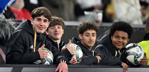 Nations League: Ein Balljunge, Joshua Kimmich und Jamal Musiala übertölpeln Italien beim Länderspiel