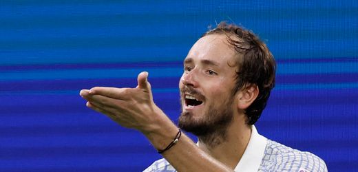 US Open: Daniil Medwedew verliert Erstrundenmatch nach kuriosem Zwischenfall
