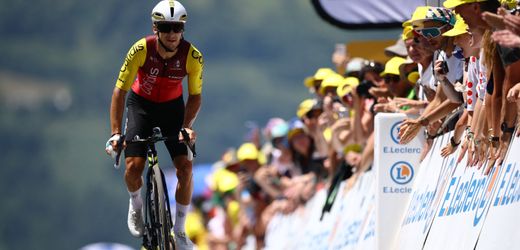 Tour de France: Radprofi bricht sich Finger beim Griff nach Verpflegung und muss aufgeben