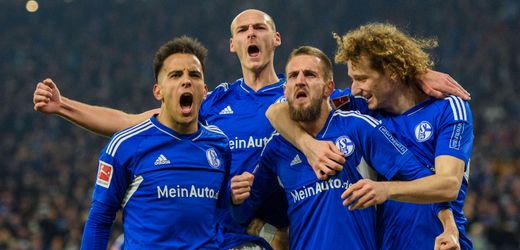 Bundesliga: FC Schalke 04 besiegt den VfB Stuttgart dank Hackentreffer