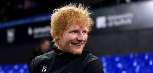 Premier League: Ed Sheeran platzt in Live-Interview mit Rúben Amorim und bittet um Verzeihung