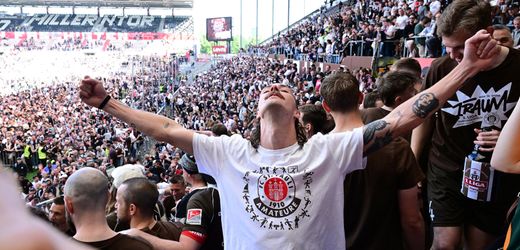 FC St. Pauli steigt in die Fußball-Bundesliga auf: Der radikale Wandel des Kiezklubs