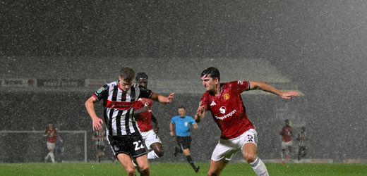 Englischer Ligapokal: Viertligist Grimsby Town blamiert Manchester United im Pokal