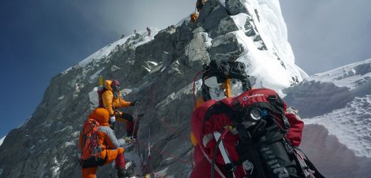 Mount Everest: Tödlicher Ansturm auf das Dach der Welt