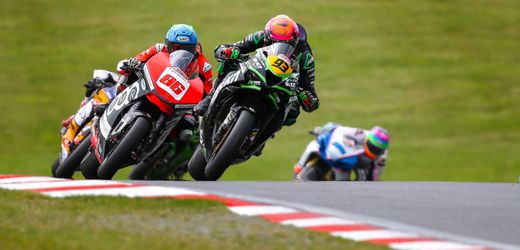 England: Zwei Tote bei Massencrash in unterklassigem Motorradrennen