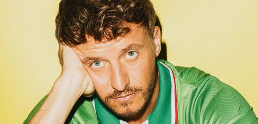 Fußball-Podcaster Tommi Schmitt: »Ich möchte bewusst meine Fanbrille aufbehalten«