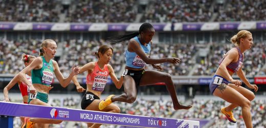 Leichtathletik-WM: Hindernisläuferin Daisy Jepkemei kämpft sich mit einem Schuh ins Ziel