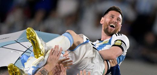 Lionel Messi erzielt sein 800. Pflichtspieltor, Argentinien feiert Weltmeisterparty