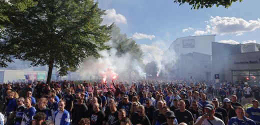 Fußball-Bundesliga: Hamburger SV und FC St. Pauli mit Fanmärschen vor dem Stadtderby
